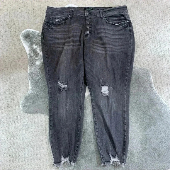 Judy Blue Skinny Fit Button Fly Destroyed Jeans - Picture 2 of 13